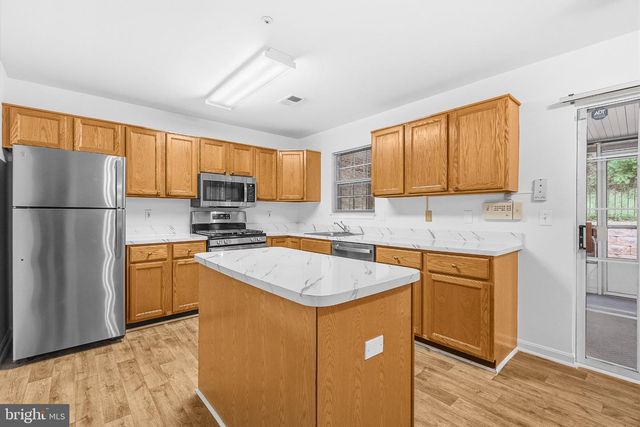 2004 CHITA CT, Temple Hills, MD 20748