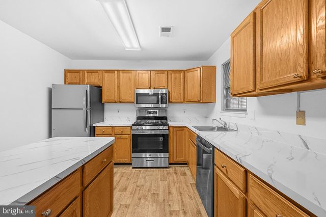 2004 CHITA CT, Temple Hills, MD 20748