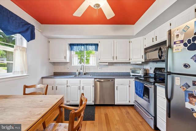 905 AMOSLAND RD, Morton, PA 19070