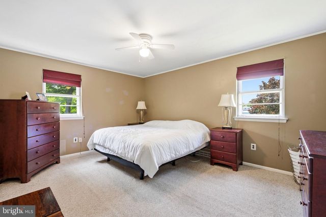 905 AMOSLAND RD, Morton, PA 19070