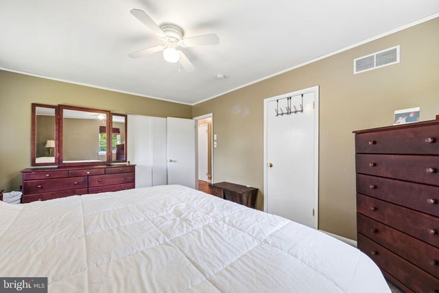 905 AMOSLAND RD, Morton, PA 19070