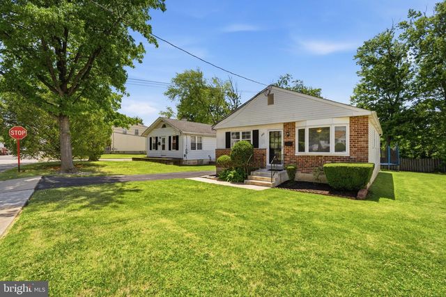905 AMOSLAND RD, Morton, PA 19070
