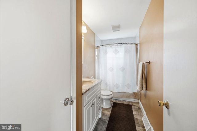 905 AMOSLAND RD, Morton, PA 19070