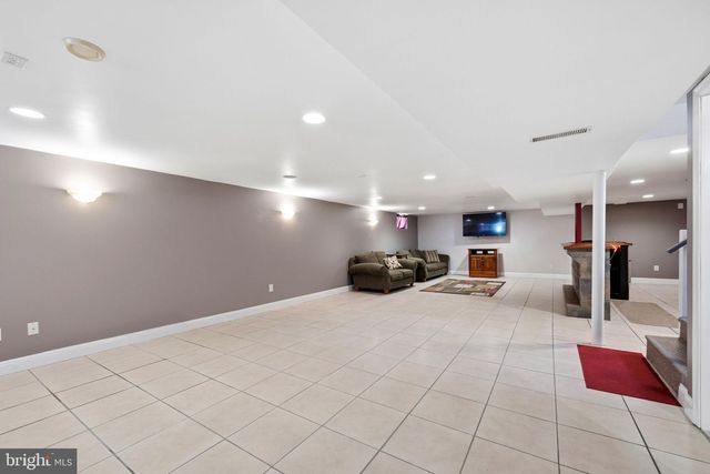 905 AMOSLAND RD, Morton, PA 19070