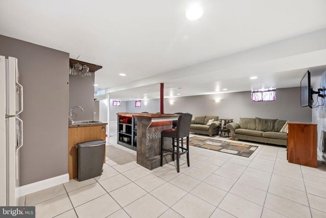 905 AMOSLAND RD, Morton, PA 19070
