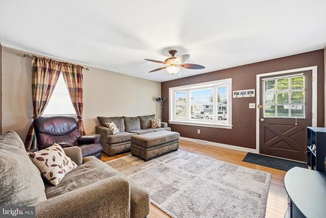 905 AMOSLAND RD, Morton, PA 19070