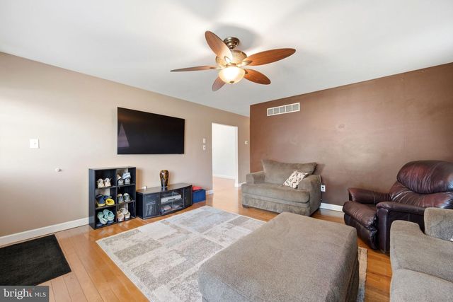 905 AMOSLAND RD, Morton, PA 19070