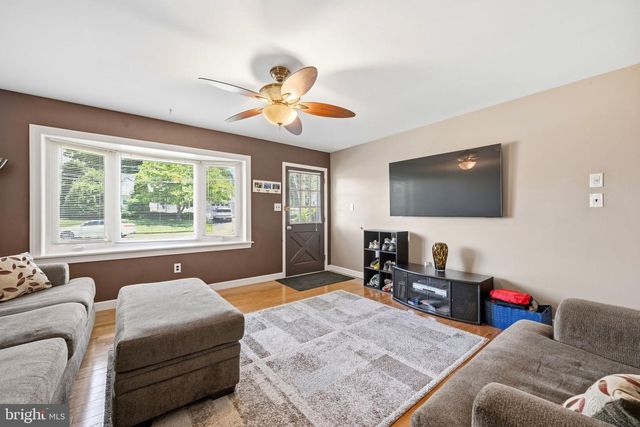 905 AMOSLAND RD, Morton, PA 19070