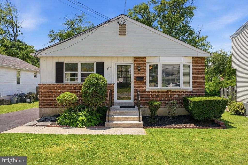 905 AMOSLAND RD, Morton, PA 19070