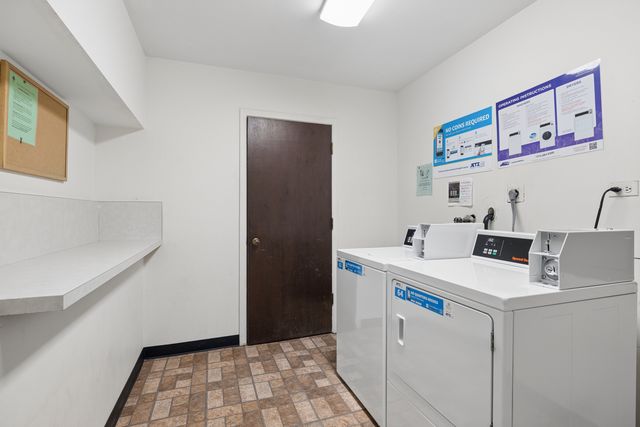 456 Raintree Court 2C, Glen Ellyn, IL 60137