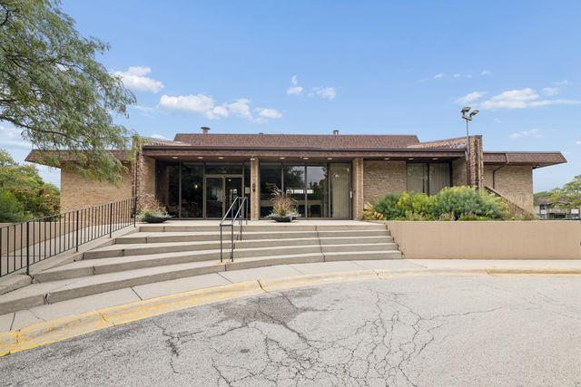 456 Raintree Court 2C, Glen Ellyn, IL 60137