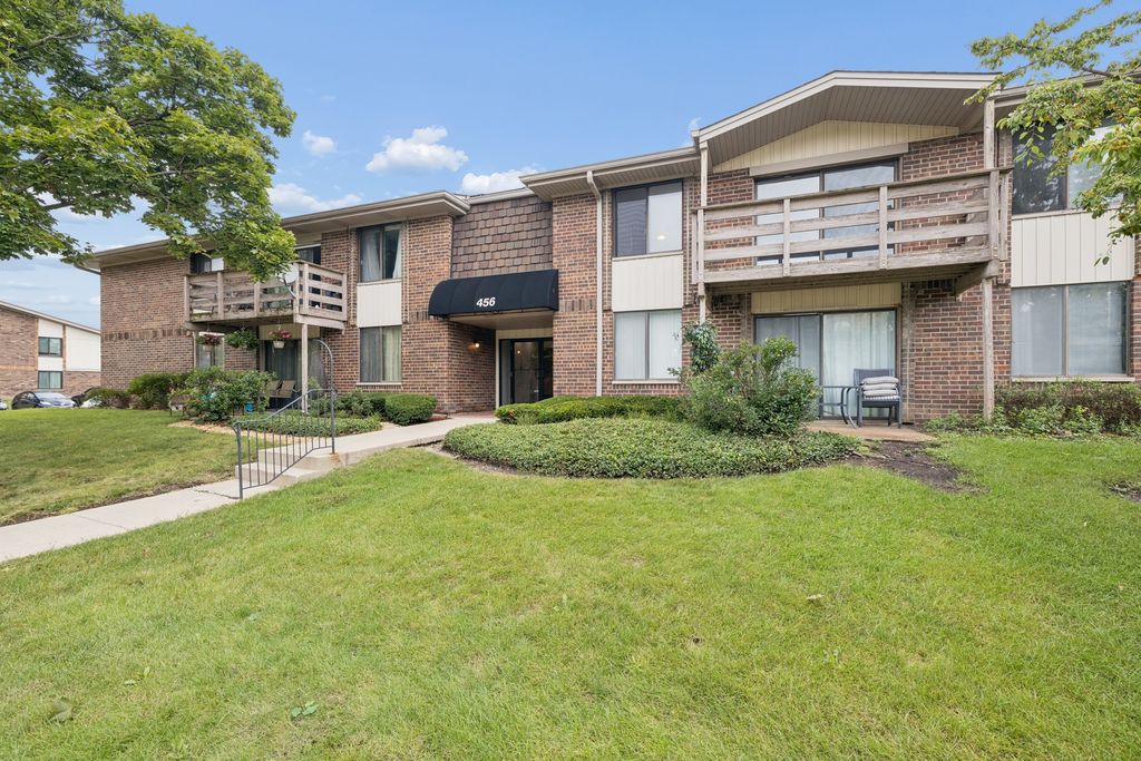 456 Raintree Court 2C, Glen Ellyn, IL 60137