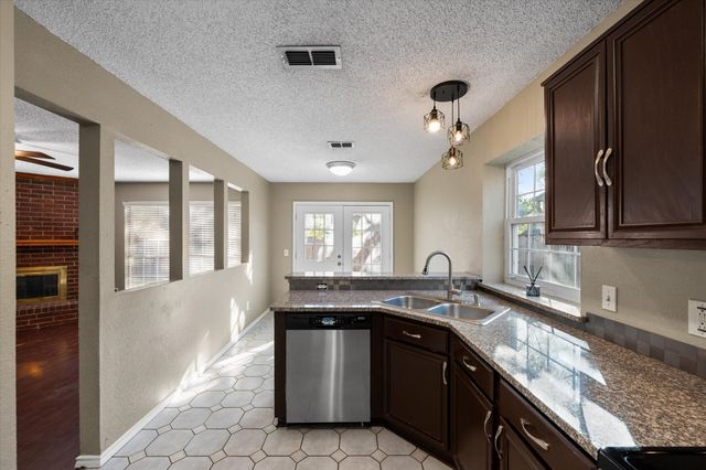6716 Lyndale Drive, Watauga, TX 76148