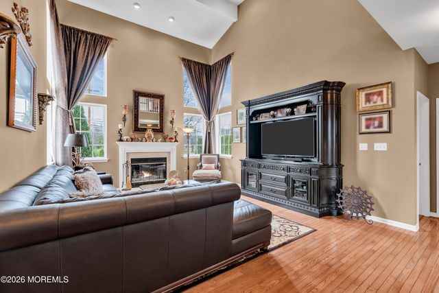 4 Rutgers Way, Freehold, NJ 07728