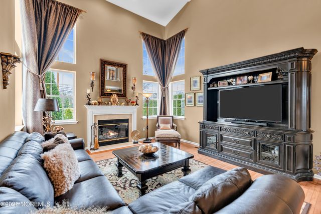 4 Rutgers Way, Freehold, NJ 07728