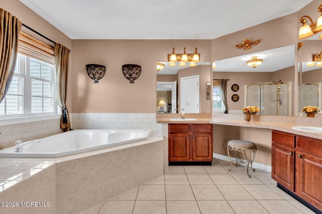 4 Rutgers Way, Freehold, NJ 07728