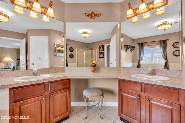 4 Rutgers Way, Freehold, NJ 07728