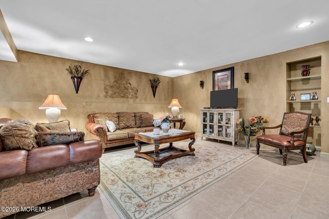 4 Rutgers Way, Freehold, NJ 07728