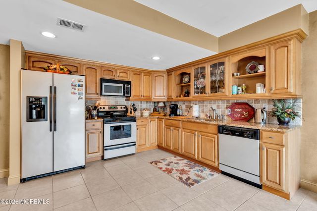 4 Rutgers Way, Freehold, NJ 07728