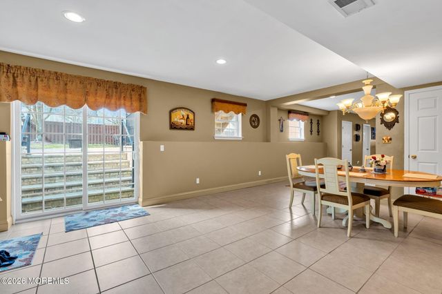 4 Rutgers Way, Freehold, NJ 07728