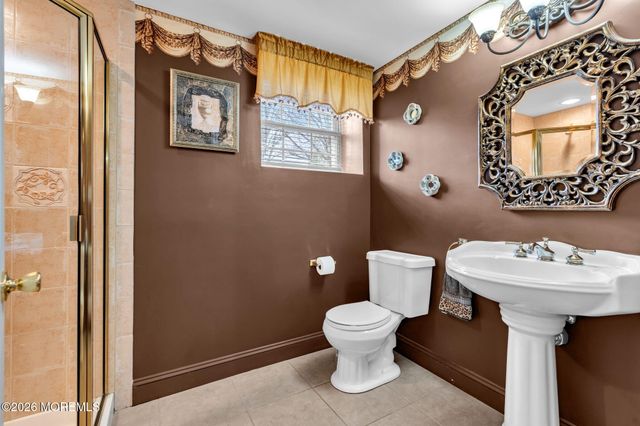 4 Rutgers Way, Freehold, NJ 07728