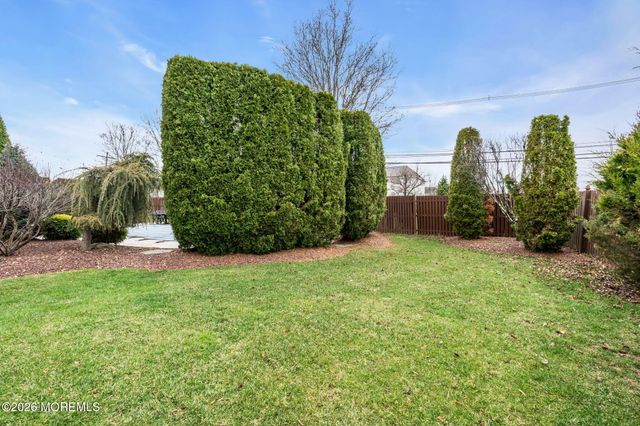 4 Rutgers Way, Freehold, NJ 07728