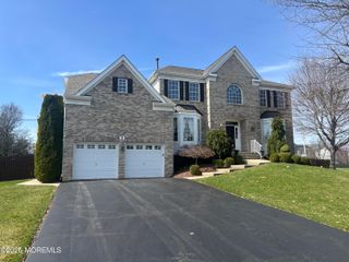 4 Rutgers Way, Freehold, NJ 07728
