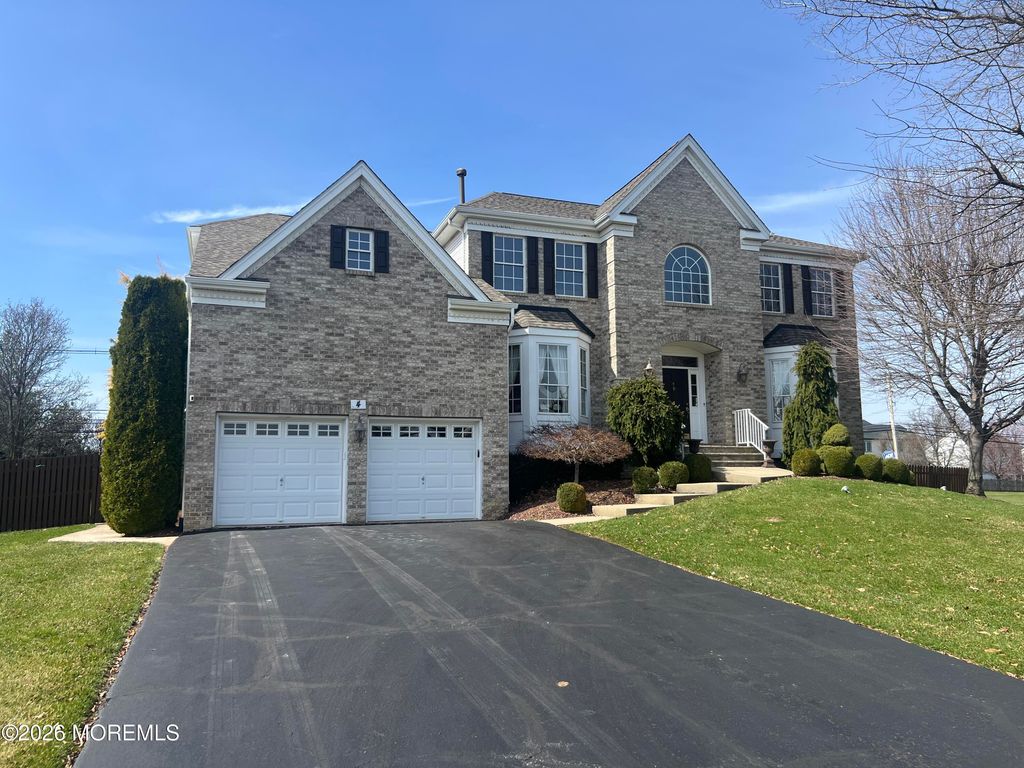 4 Rutgers Way, Freehold, NJ 07728