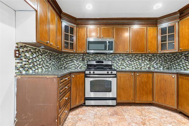 16940 Chatsworth 208, Granada Hills, CA 91344