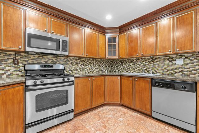 16940 Chatsworth 208, Granada Hills, CA 91344