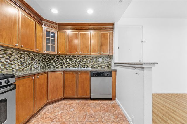 16940 Chatsworth 208, Granada Hills, CA 91344