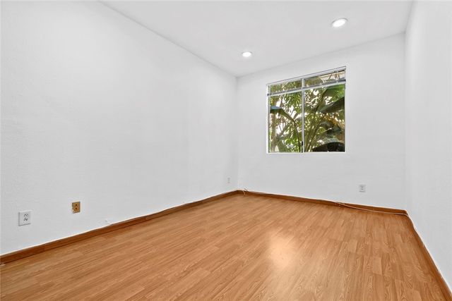 16940 Chatsworth 208, Granada Hills, CA 91344