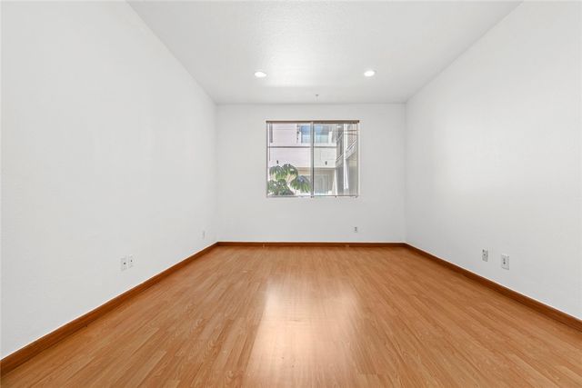 16940 Chatsworth 208, Granada Hills, CA 91344