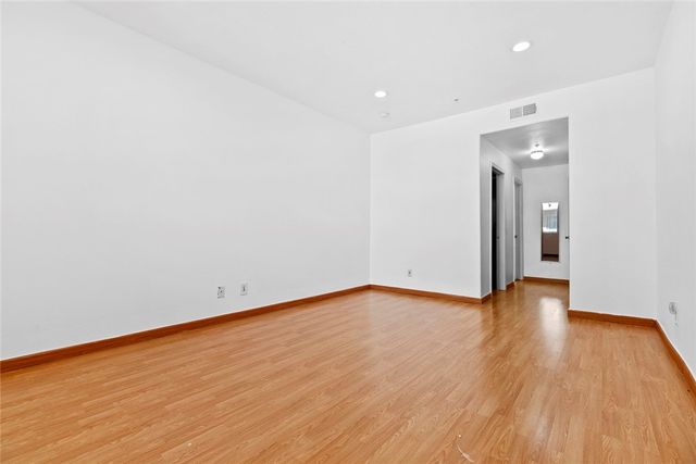 16940 Chatsworth 208, Granada Hills, CA 91344