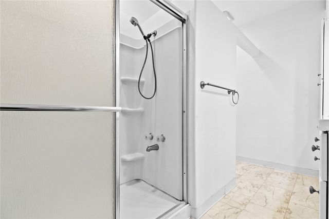 16940 Chatsworth 208, Granada Hills, CA 91344