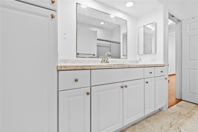 16940 Chatsworth 208, Granada Hills, CA 91344