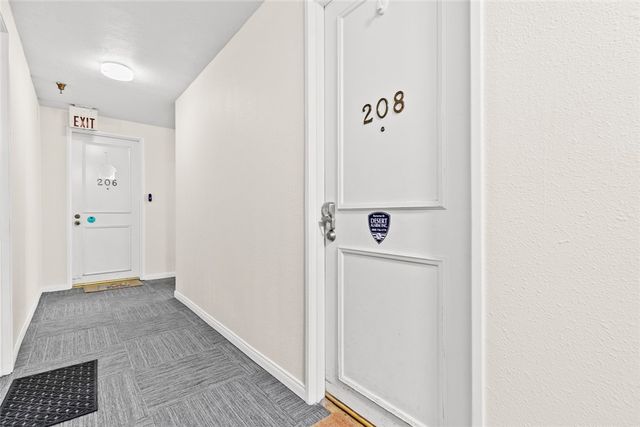 16940 Chatsworth 208, Granada Hills, CA 91344