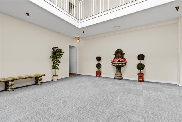 16940 Chatsworth 208, Granada Hills, CA 91344