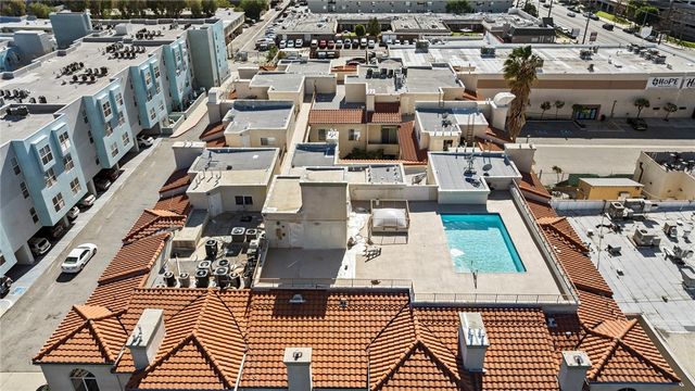 16940 Chatsworth 208, Granada Hills, CA 91344