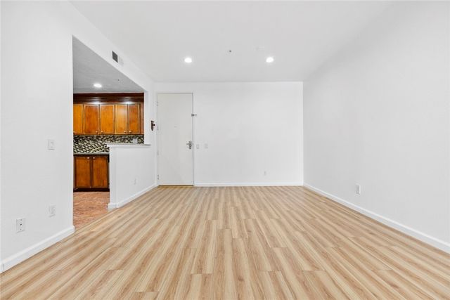 16940 Chatsworth 208, Granada Hills, CA 91344