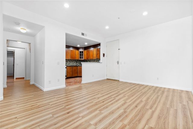 16940 Chatsworth 208, Granada Hills, CA 91344