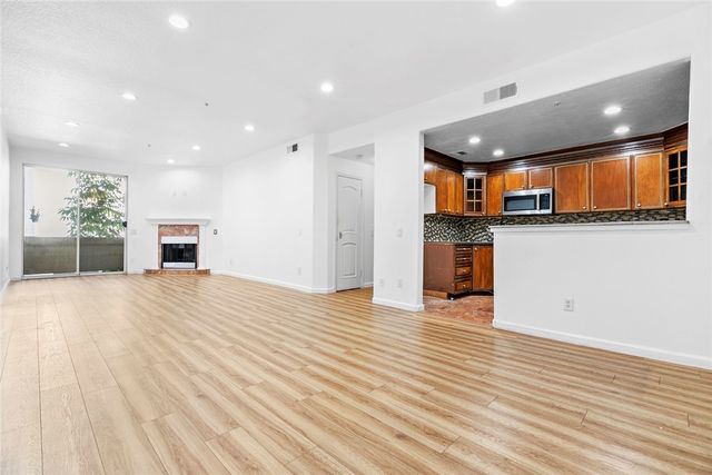 16940 Chatsworth 208, Granada Hills, CA 91344