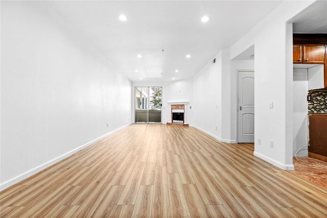 16940 Chatsworth 208, Granada Hills, CA 91344