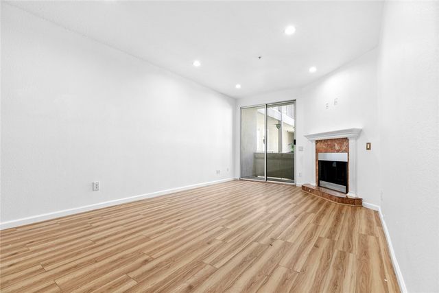 16940 Chatsworth 208, Granada Hills, CA 91344