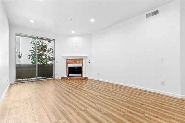 16940 Chatsworth 208, Granada Hills, CA 91344