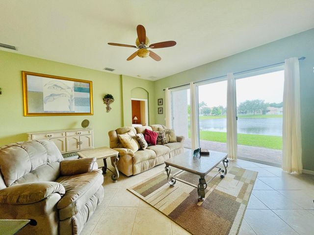 137 Canterbury Place, Royal Palm Beach, FL 33414