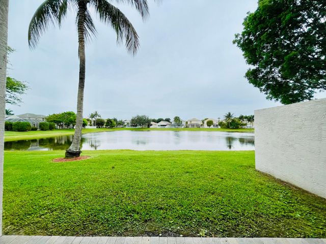137 Canterbury Place, Royal Palm Beach, FL 33414