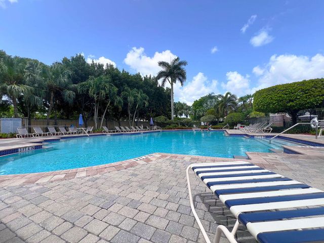 137 Canterbury Place, Royal Palm Beach, FL 33414