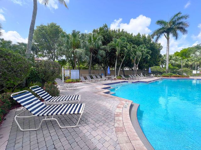 137 Canterbury Place, Royal Palm Beach, FL 33414