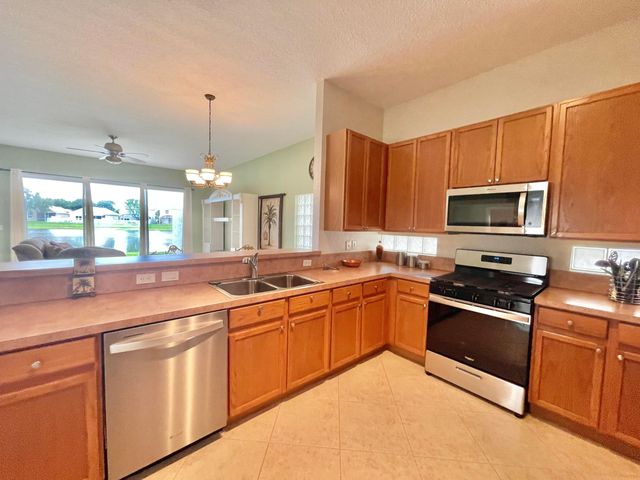 137 Canterbury Place, Royal Palm Beach, FL 33414